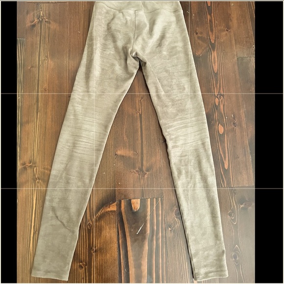 Aritzia Wilfred Free Suede Leggings - Picture 4 of 9